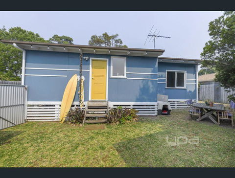 Toot Toot ! 50s Classic Beach House With Bungalow - Nambucca Heads Accommodation 3