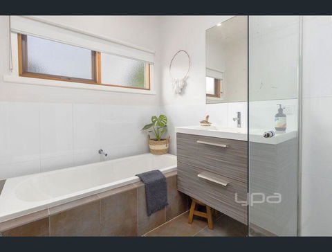 Toot Toot ! 50s Classic Beach House With Bungalow - Nambucca Heads Accommodation 1
