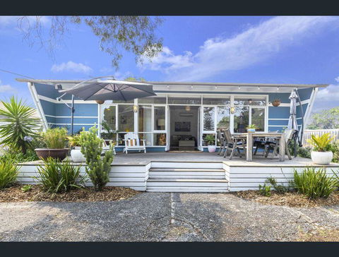 Toot Toot ! 50s Classic Beach House With Bungalow - Nambucca Heads Accommodation 0
