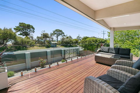 Top Class Beach Front Tootgarook - Nambucca Heads Accommodation 1