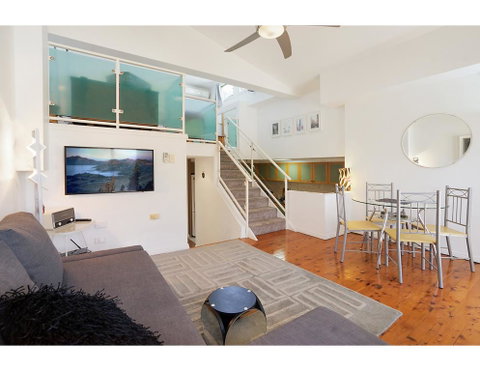 Top Floor Apartment Steps To Darling Harbour & ICC - Nambucca Heads Accommodation 0