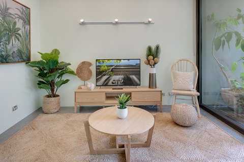 Tranquil Contemporary Hideaway In Hippest Area - Nambucca Heads Accommodation 2