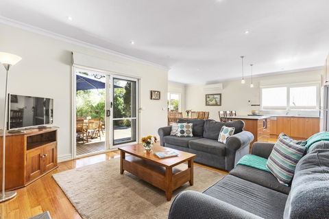 Tranquility In Cowes - Pets, Fireplace, WiFi, Linen, 350m Beach, 4 Bdrms - Nambucca Heads Accommodation 0