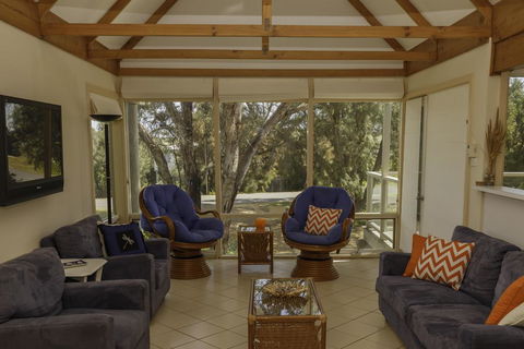 Tranquillity On Riverview - 33 Riverview Drive - Nambucca Heads Accommodation 3