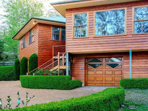 Treetops - Elegant, Inviting, Designer, Cedar Home - Nambucca Heads Accommodation 2