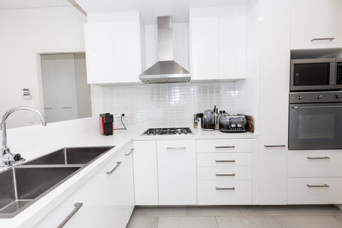 Trendy, Self Contained Inner City Apartment - Nambucca Heads Accommodation 1