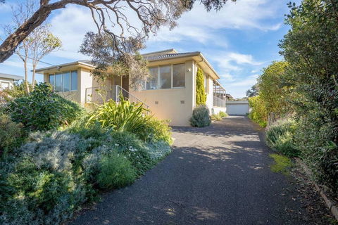 Tyrone Beach Retreat, VIEWS - Nambucca Heads Accommodation 1