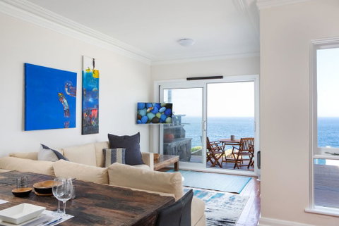 Unbelievable Clifftop Townhouse With Ocean Views - Nambucca Heads Accommodation 1