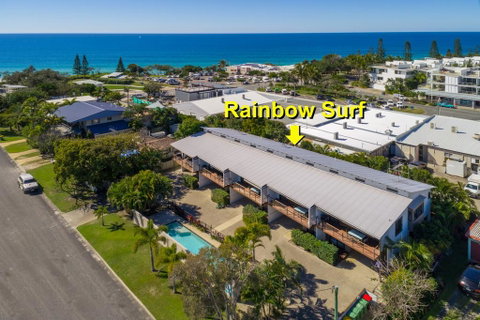 Unit 1 Rainbow Surf - Modern, Two Storey Townhouse With Large Shared Pool, Close To Beach And Shop - Nambucca Heads Accommodation 2
