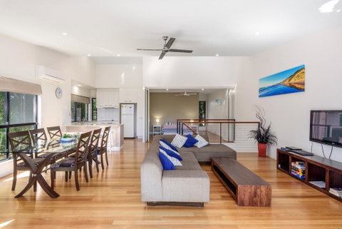 Unit 1 Rainbow Surf - Modern, Two Storey Townhouse With Large Shared Pool, Close To Beach And Shop - Nambucca Heads Accommodation 0