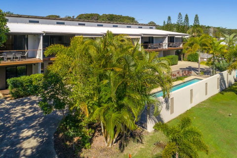 Unit 1 Rainbow Surf - Modern, Two Storey Townhouse With Large Shared Pool, Close To Beach And Shop - Nambucca Heads Accommodation 3