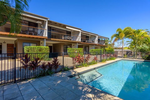 Unit 1 Rainbow Surf - Modern, Two Storey Townhouse With Large Shared Pool, Close To Beach And Shop - Nambucca Heads Accommodation 1