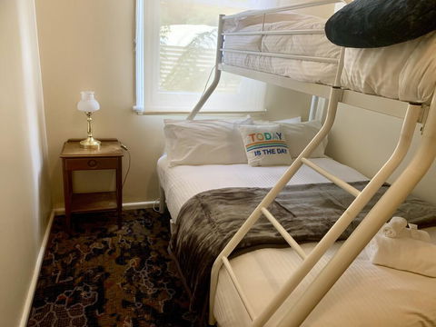 Victoria Albert Guest House Bar Cafe And Restaurant - Nambucca Heads Accommodation 2