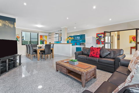 Villa De Marseilles - Melbourne - Nambucca Heads Accommodation 1