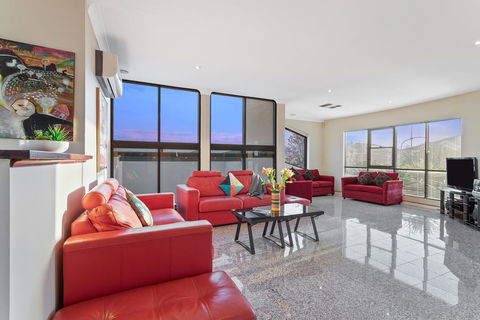 Villa De Marseilles - Melbourne - Nambucca Heads Accommodation 3