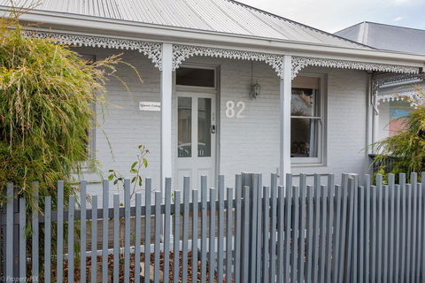 Walk To Salamanca, Queens Cottage LUX 3bdm Queens Cottage - Nambucca Heads Accommodation 3