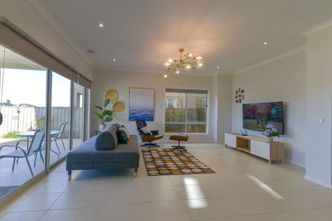 Waterfront Grand Villa For Big Group - Nambucca Heads Accommodation 0