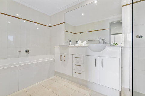 Waterfront Resort Living With Space For The Family - Nambucca Heads Accommodation 2