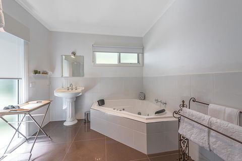 Amelina Cottages - Nambucca Heads Accommodation 9