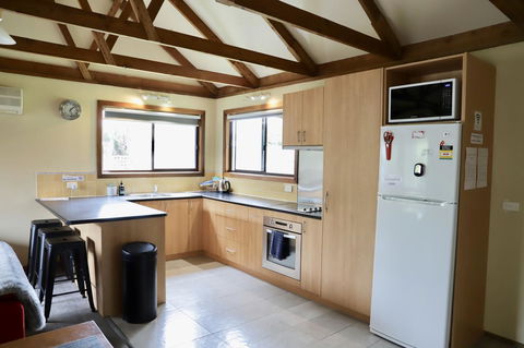 Red Ceder Cottage - Great Ocean Road - Port Campbell - Nambucca Heads Accommodation 11