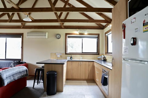 Red Ceder Cottage - Great Ocean Road - Port Campbell - Nambucca Heads Accommodation 14