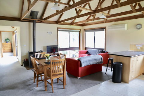 Red Ceder Cottage - Great Ocean Road - Port Campbell - Nambucca Heads Accommodation 12