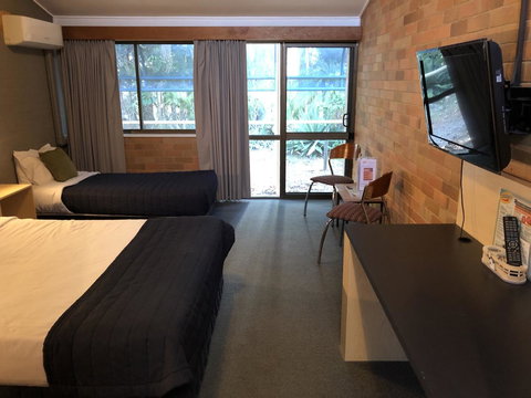 Bribie Island Hotel - Nambucca Heads Accommodation 2