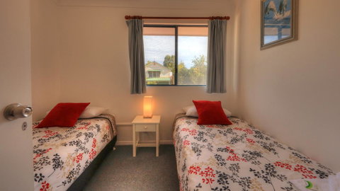 Dolphin Waters - Nambucca Heads Accommodation 6