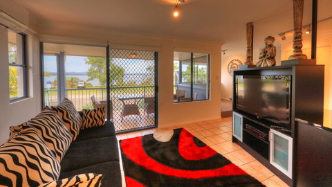 Dolphin Waters - Nambucca Heads Accommodation 7