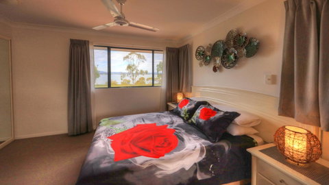 Dolphin Waters - Nambucca Heads Accommodation 4