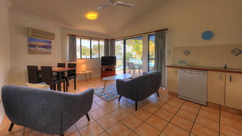 Dolphin Waters - Nambucca Heads Accommodation 1