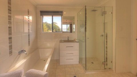 Dolphin Waters - Nambucca Heads Accommodation 0