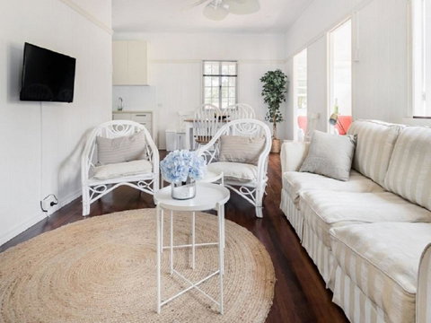Lake Weyba Noosa Lodge & Kangaroos - Nambucca Heads Accommodation 7
