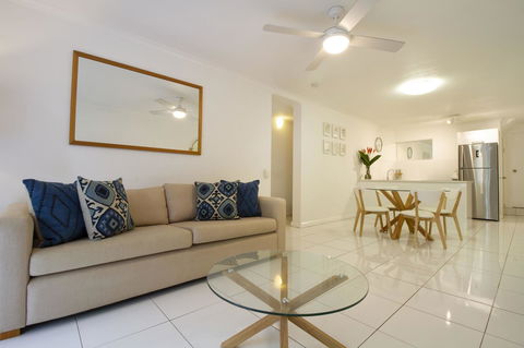 The White House Port Douglas - Nambucca Heads Accommodation 2
