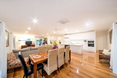 Whitsunday Luxury Homes - Nambucca Heads Accommodation 4