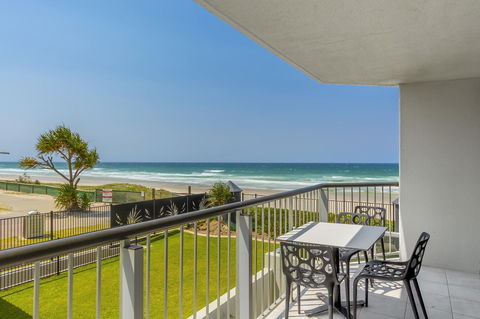Golden Sands On The Beach - Absolute Beachfront Apartments - Nambucca Heads Accommodation 1