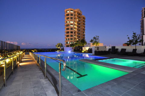 Luxury 3 Bedroom In Heart Of Broadbeach - Nambucca Heads Accommodation 11