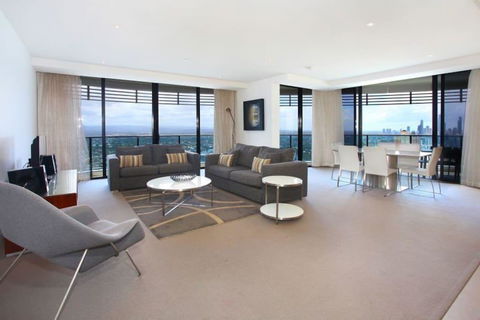 Luxury 3 Bedroom In Heart Of Broadbeach - Nambucca Heads Accommodation 3