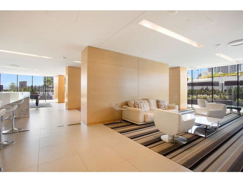Luxury 3 Bedroom In Heart Of Broadbeach - Nambucca Heads Accommodation 8