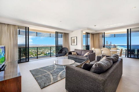 Luxury 3 Bedroom In Heart Of Broadbeach - Nambucca Heads Accommodation 0