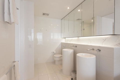 Luxury 3 Bedroom In Heart Of Broadbeach - Nambucca Heads Accommodation 4