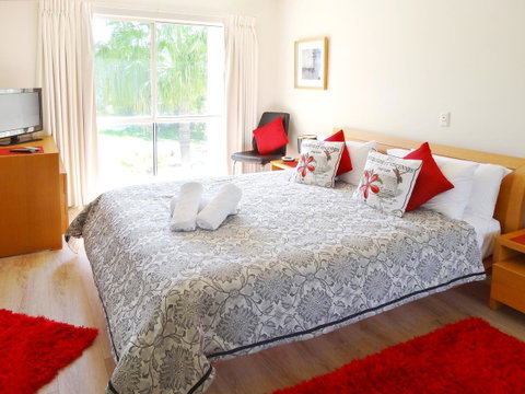 Waterfront Resort Villa With Buggy - Nambucca Heads Accommodation 12