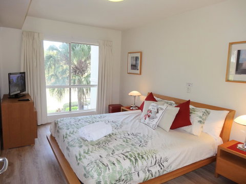 Waterfront Resort Villa With Buggy - Nambucca Heads Accommodation 15