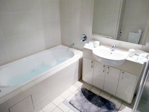 Waterfront Resort Villa With Buggy - Nambucca Heads Accommodation 10