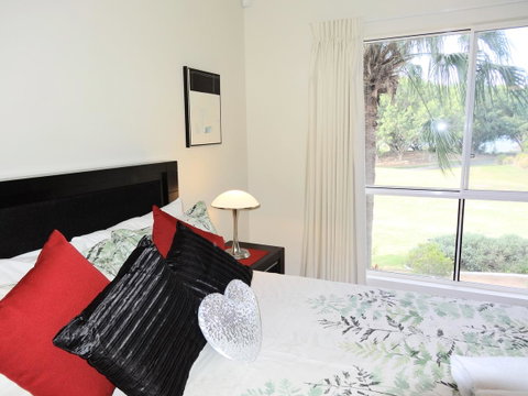 Waterfront Resort Villa With Buggy - Nambucca Heads Accommodation 11