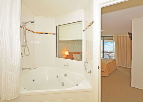 Mantra Hervey Bay - Nambucca Heads Accommodation 24