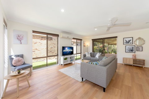 Waterfront Theme Park Getaway - Nambucca Heads Accommodation 2