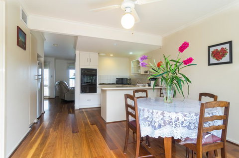 West Lakes Townhouse - Nambucca Heads Accommodation 2