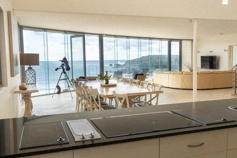 Whale View - Grand Luxurious Beachfront Home - Nambucca Heads Accommodation 1