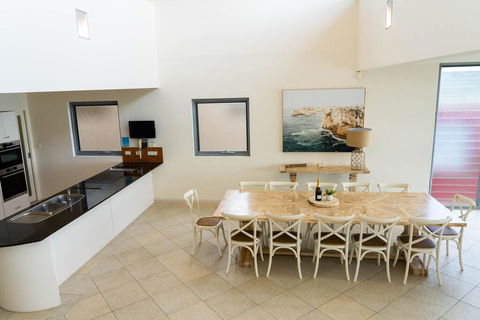 Whale View - Grand Luxurious Beachfront Home - Nambucca Heads Accommodation 2